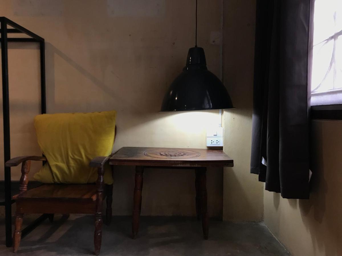 Boundary Hostel And Cafe Сураттхани Экстерьер фото