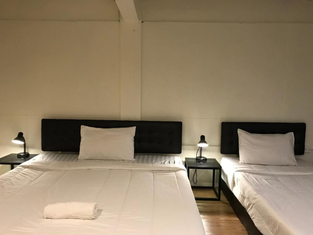 Boundary Hostel And Cafe Сураттхани Экстерьер фото