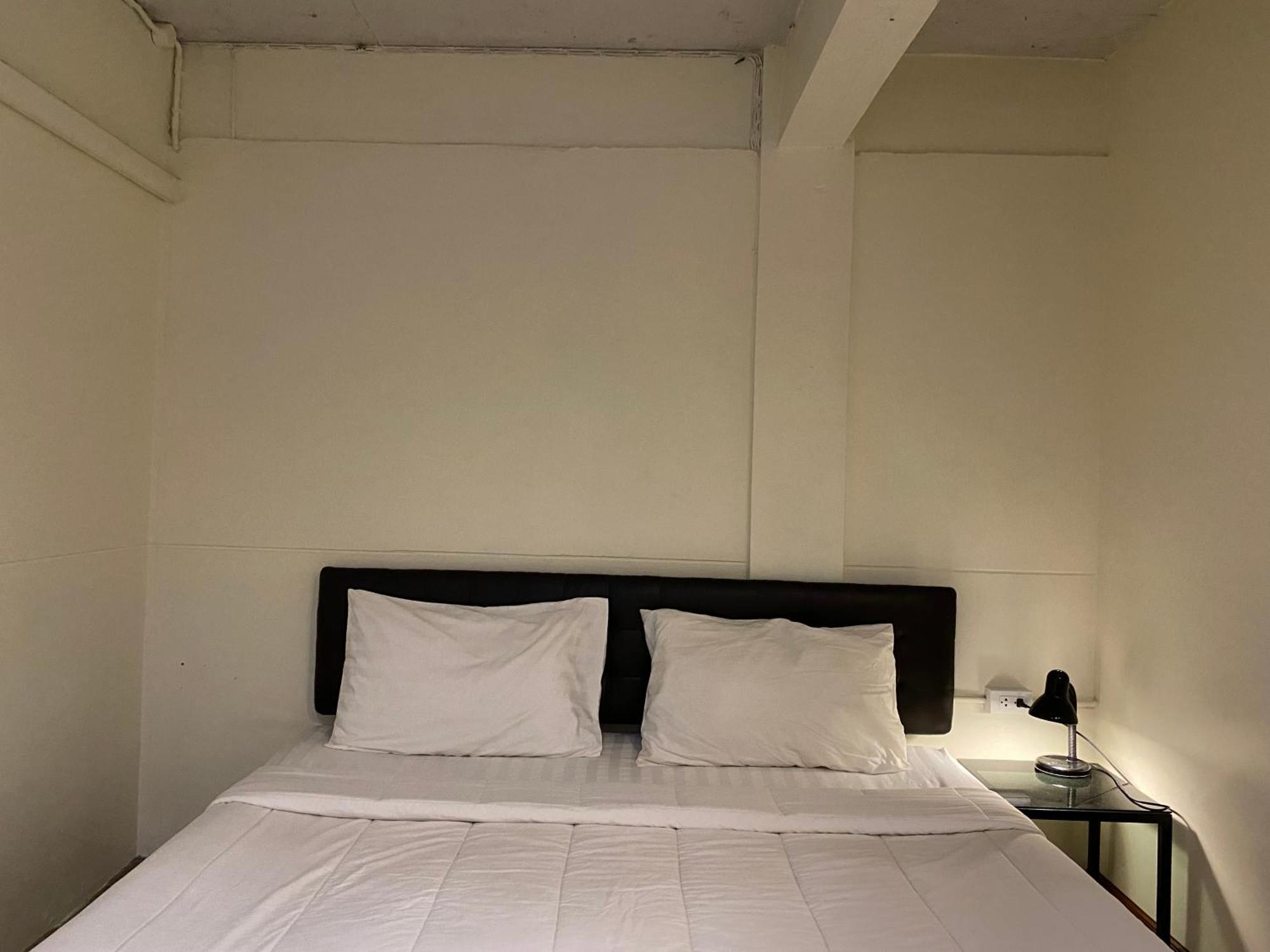 Boundary Hostel And Cafe Сураттхани Экстерьер фото